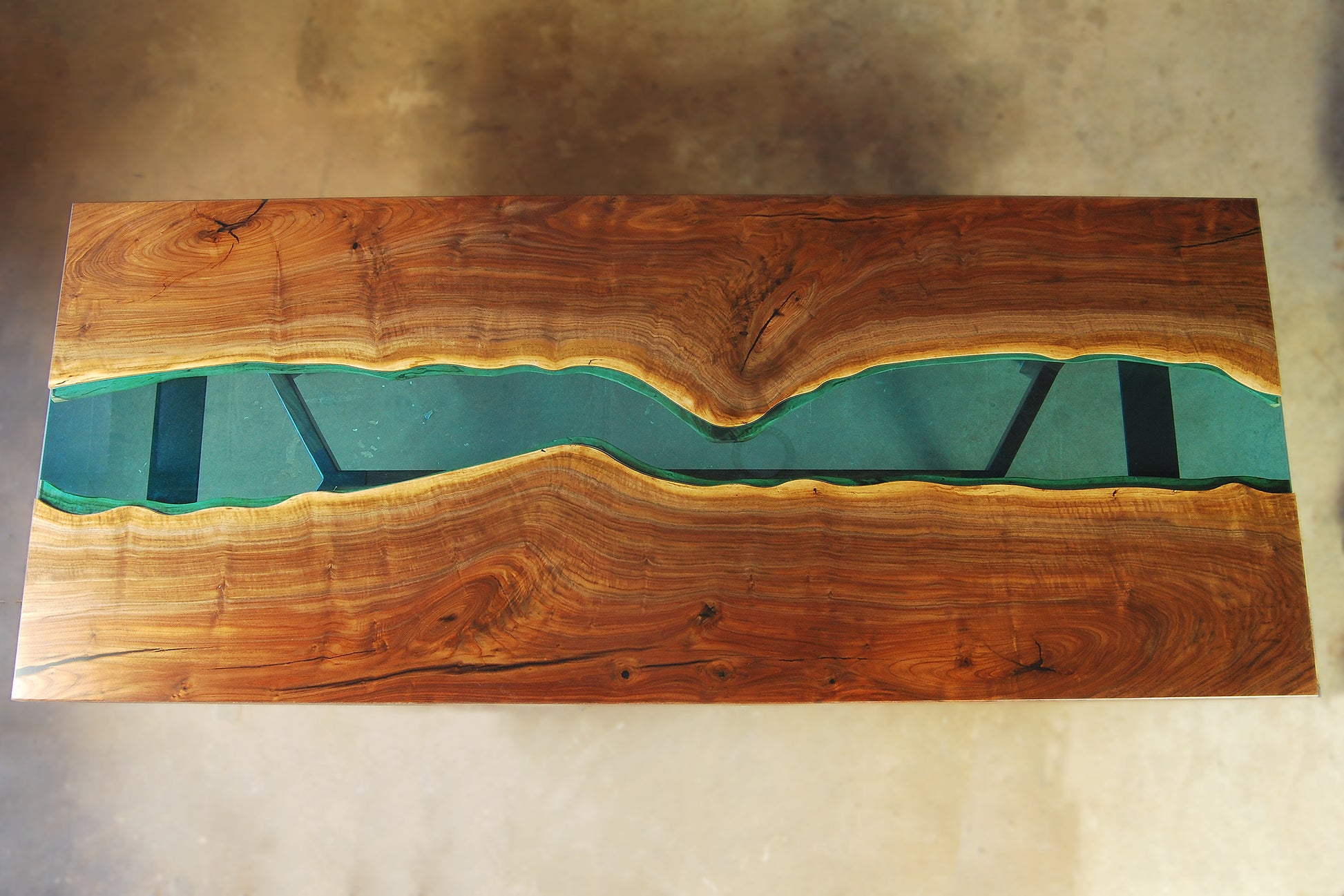 Glass river table - Walnut6