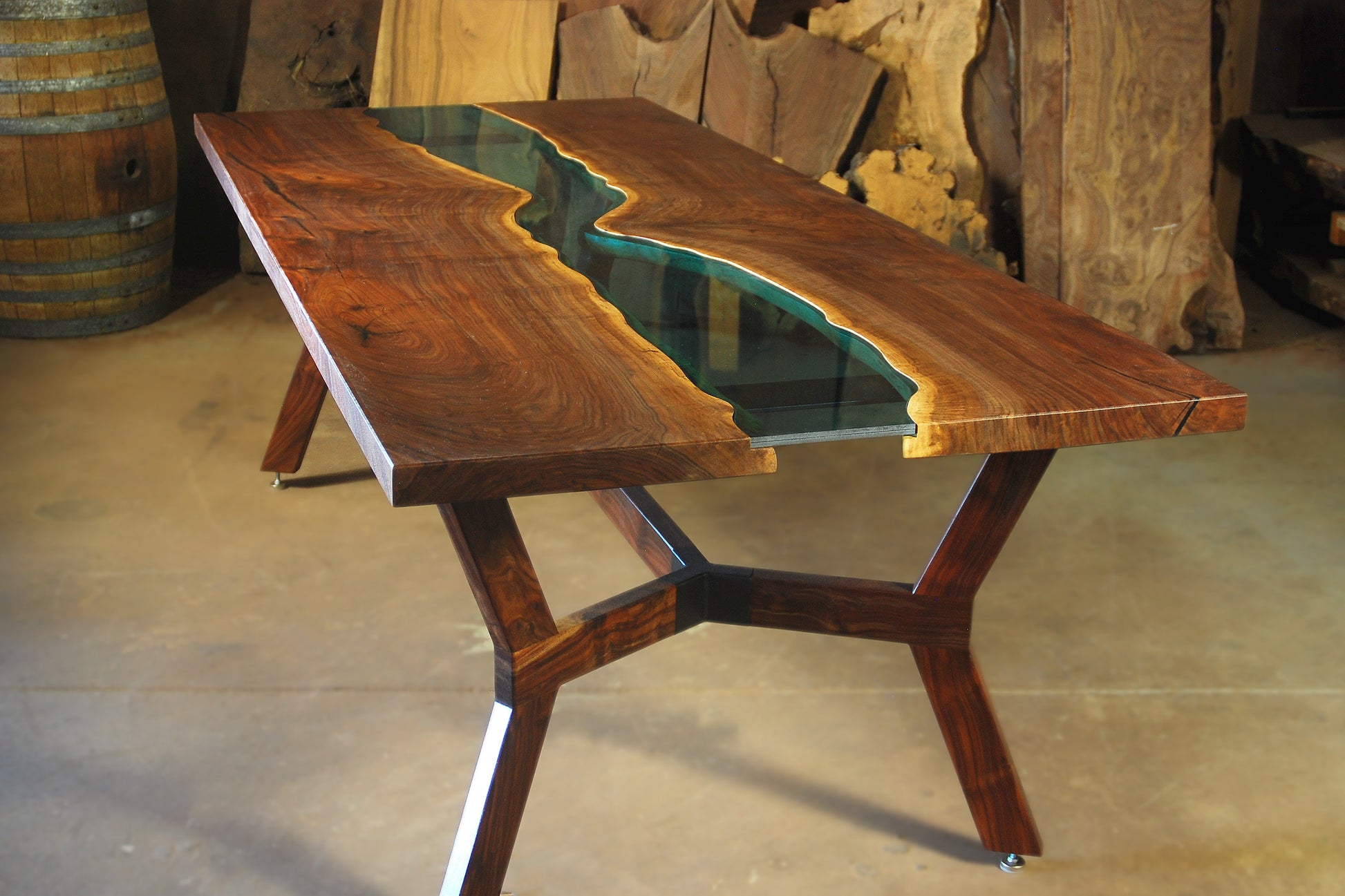 Glass river table - Walnut3